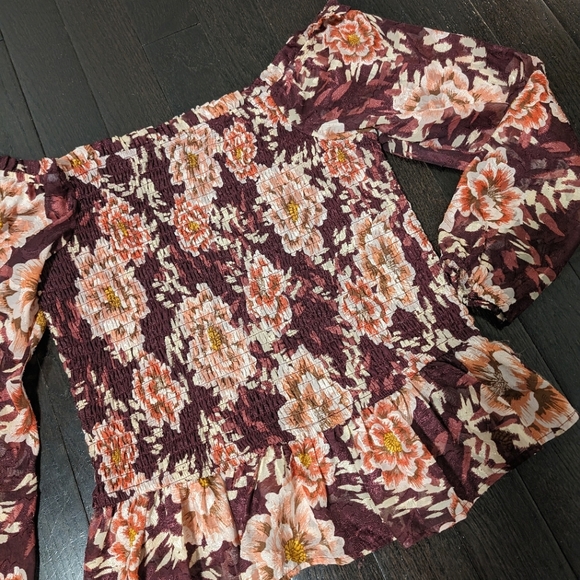 2/$40 ✨Floral Peplum Blouse - Picture 3 of 5
